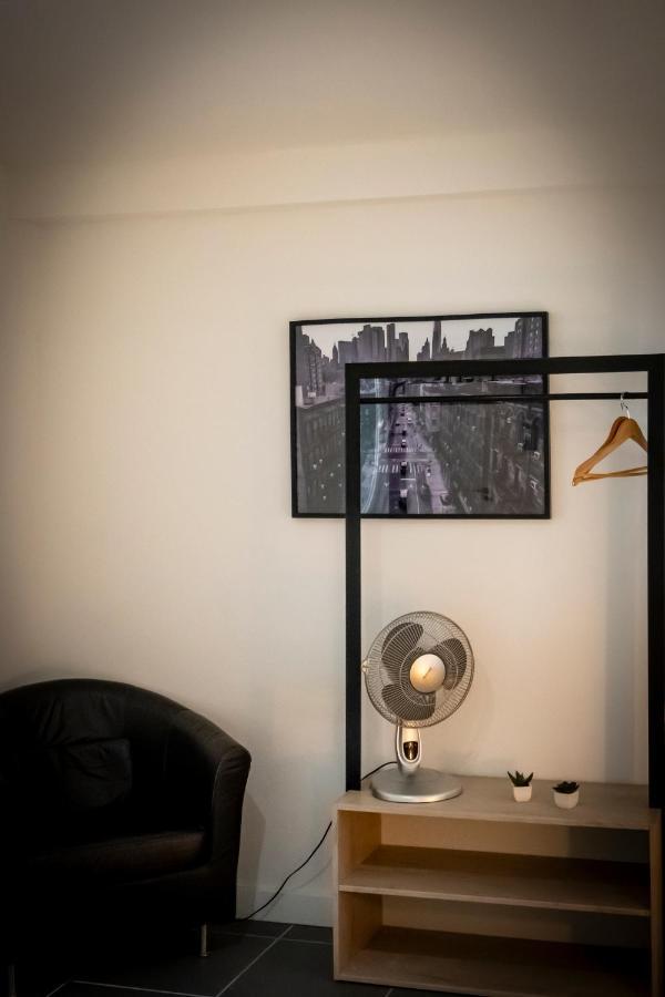 Superbe Appartement Avec Patio Ним Экстерьер фото